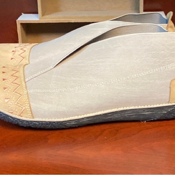 Sundance Blooms Women’s size 38 US size 7 Tan slip on Loafers - Picture 7 of 12